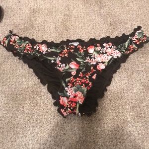 Cheeky ruffled bikini bottoms
